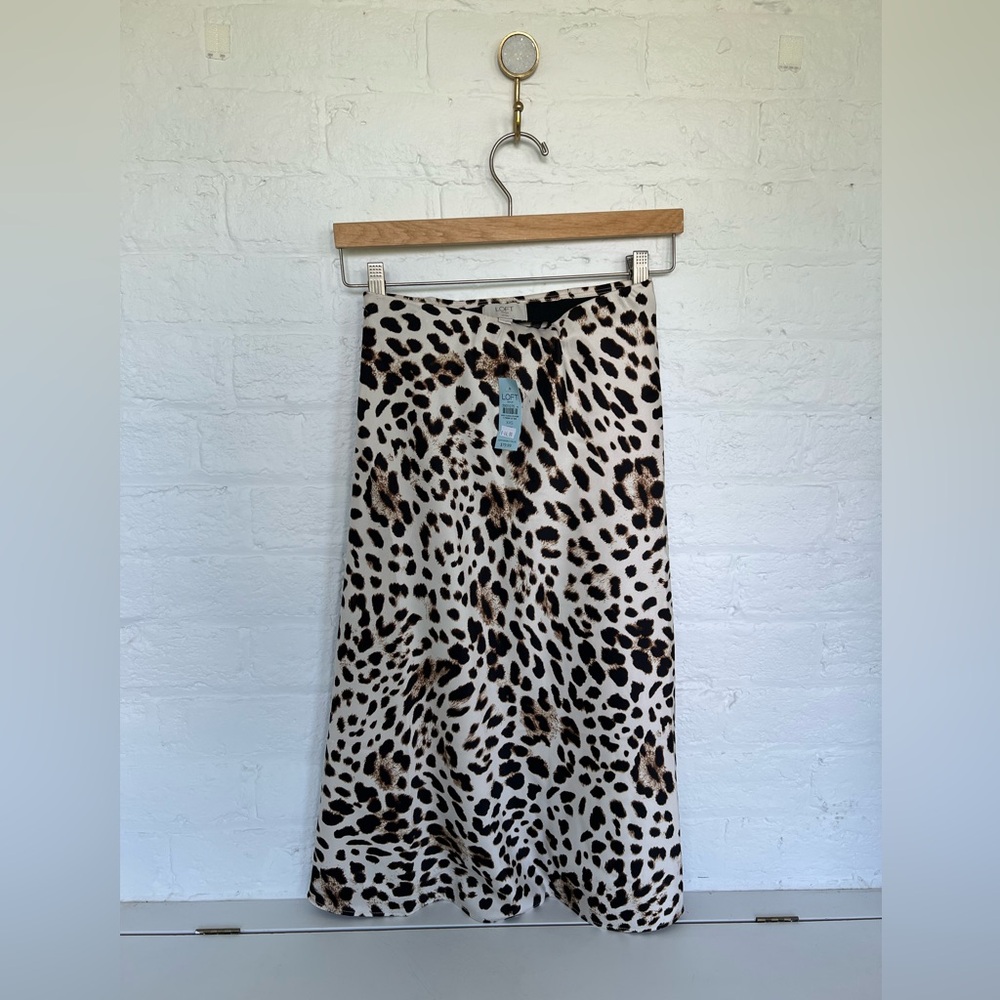 NWT midi skirt, Loft factory xxs petite. Never worn, pristine condition.